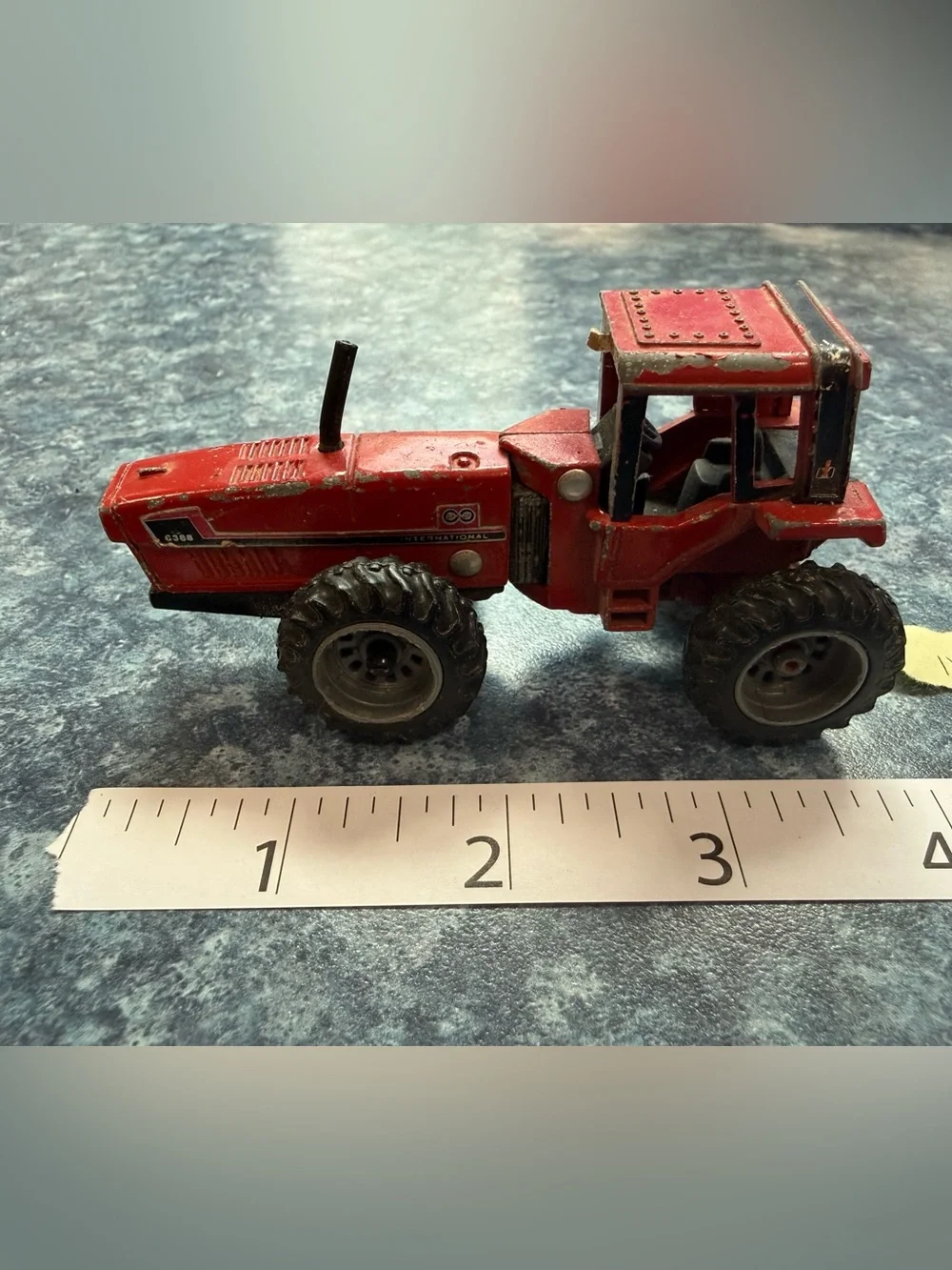 Vintage ERTL 1/64 International Harvester 6388 2+2 Tractor with Round Baler